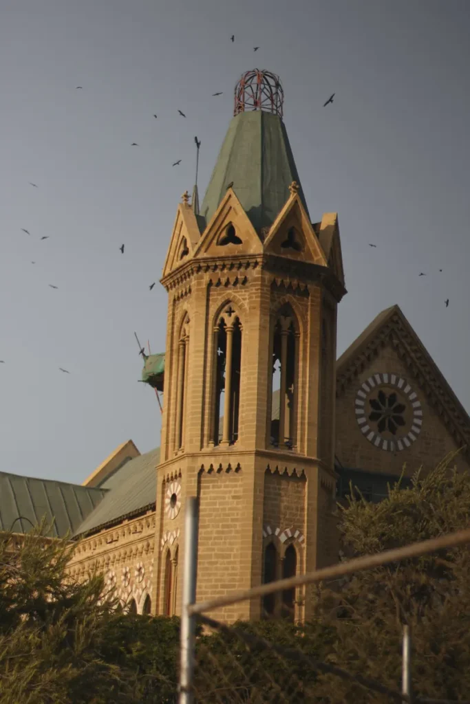 La torre del Frere Hall en Karachi, Sindh, Pakistán.